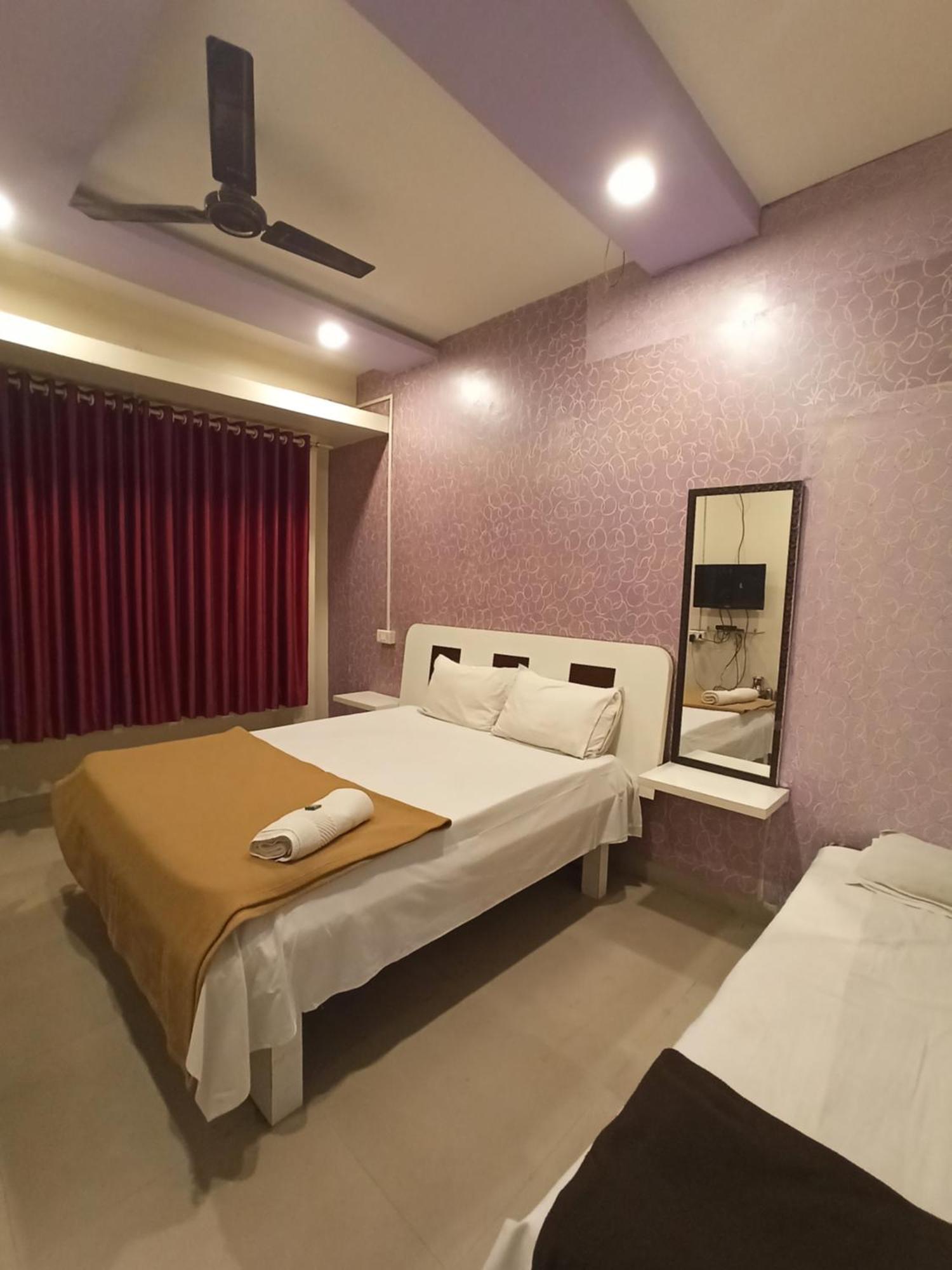 Malwade Motel Pune Esterno foto