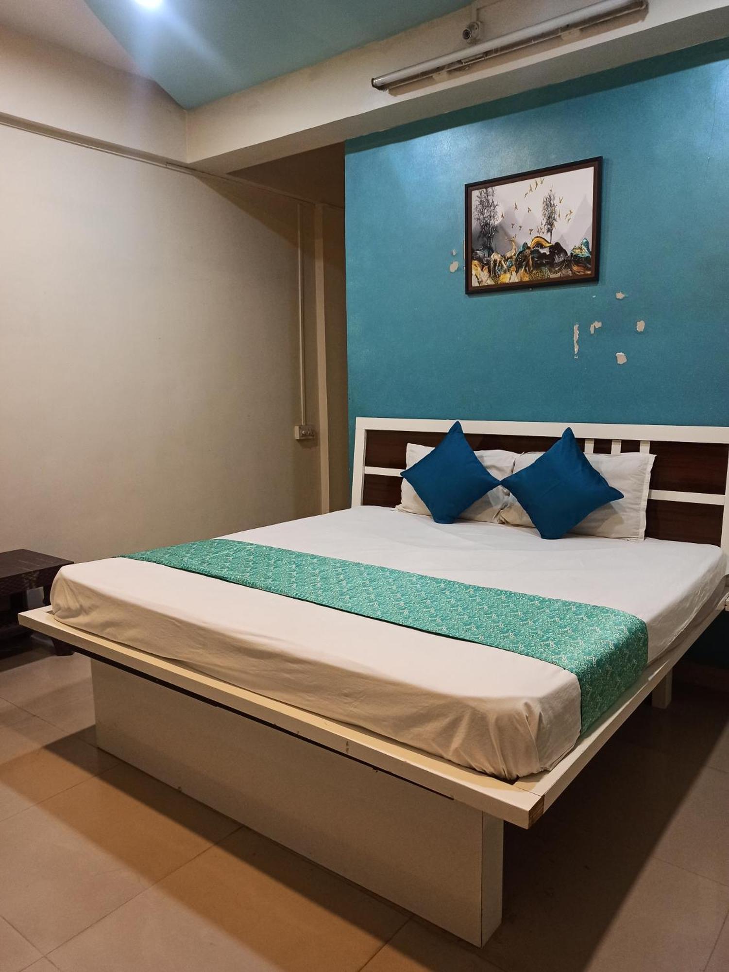 Malwade Motel Pune Esterno foto