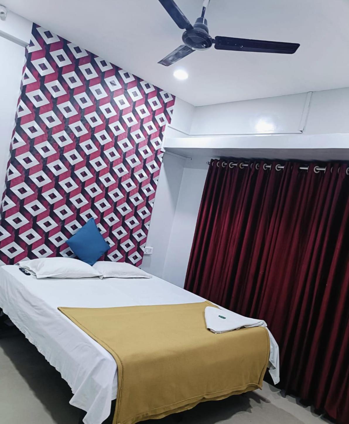 Malwade Motel Pune Esterno foto